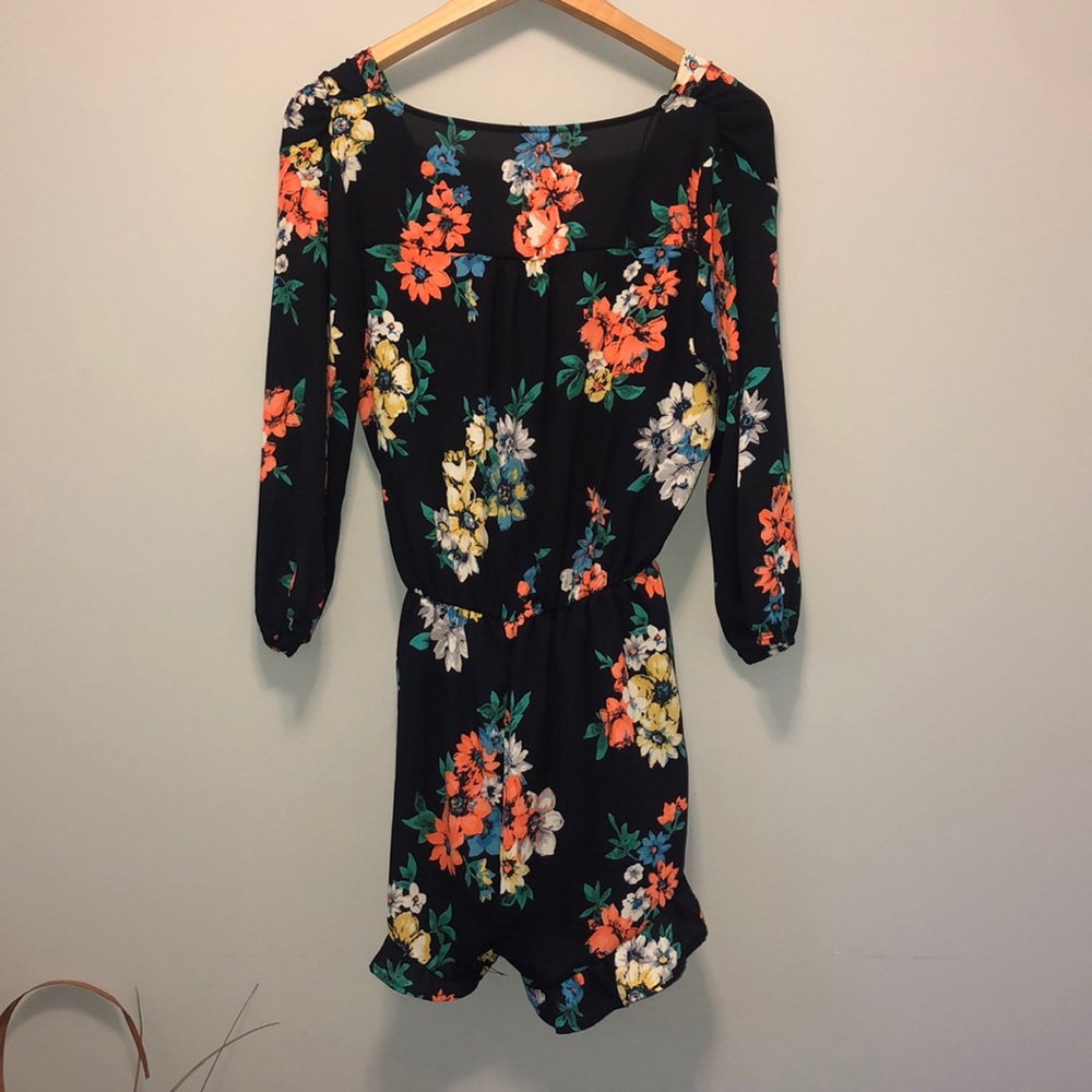 Ruffled bottom romper - Picture 5 of 6